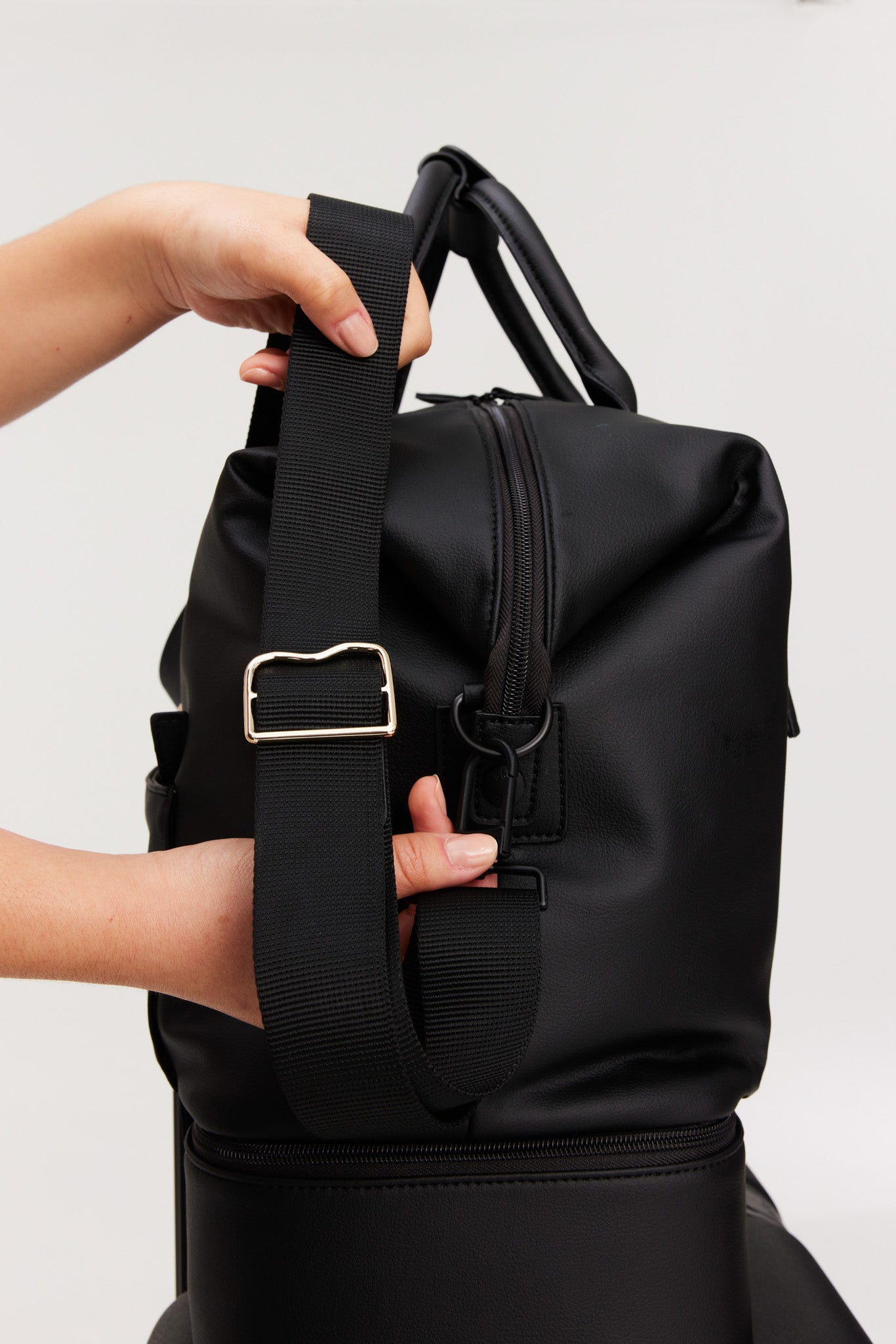 Resale The Premium Weekender in Black - Image 7