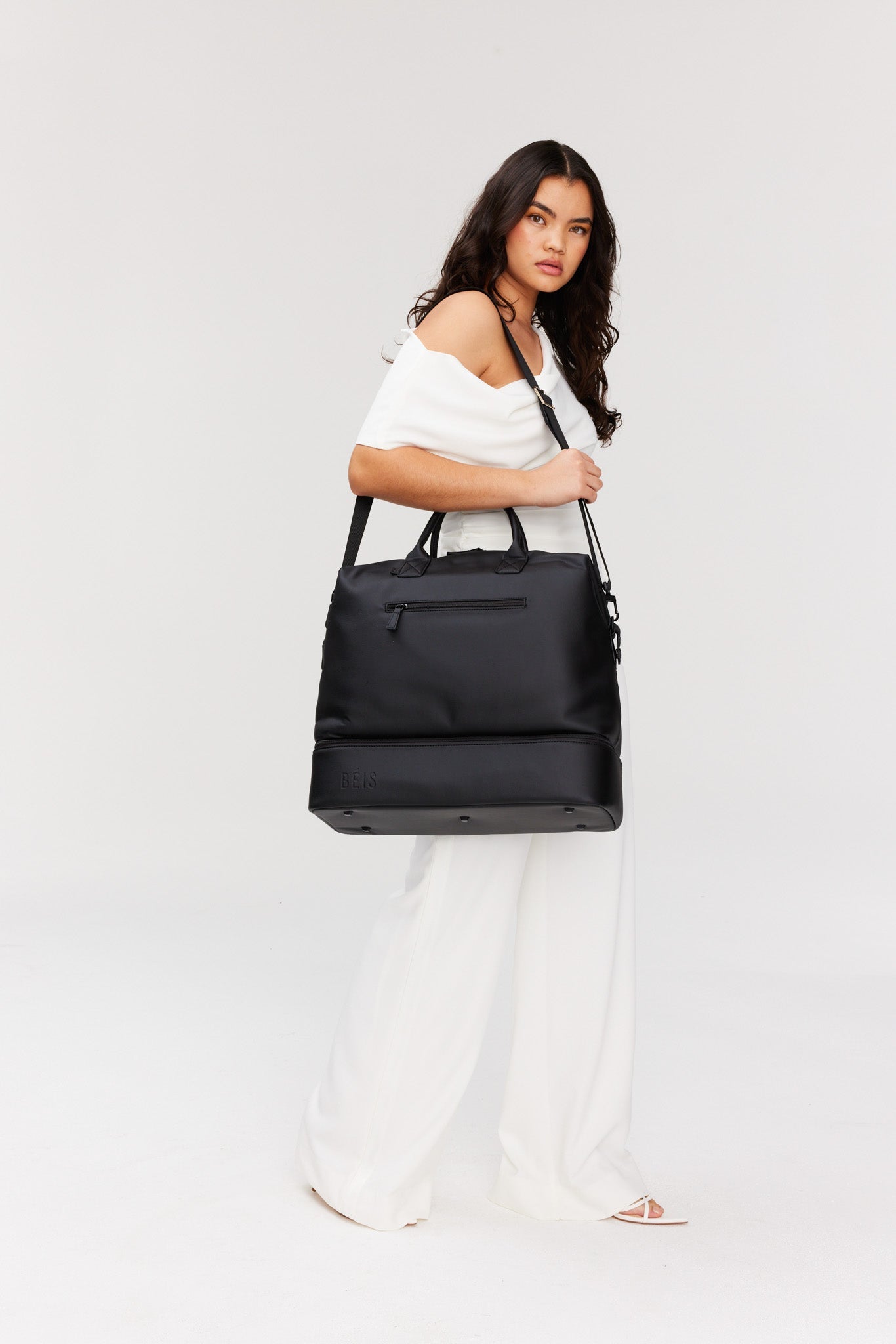 Resale The Premium Weekender in Black - Image 2