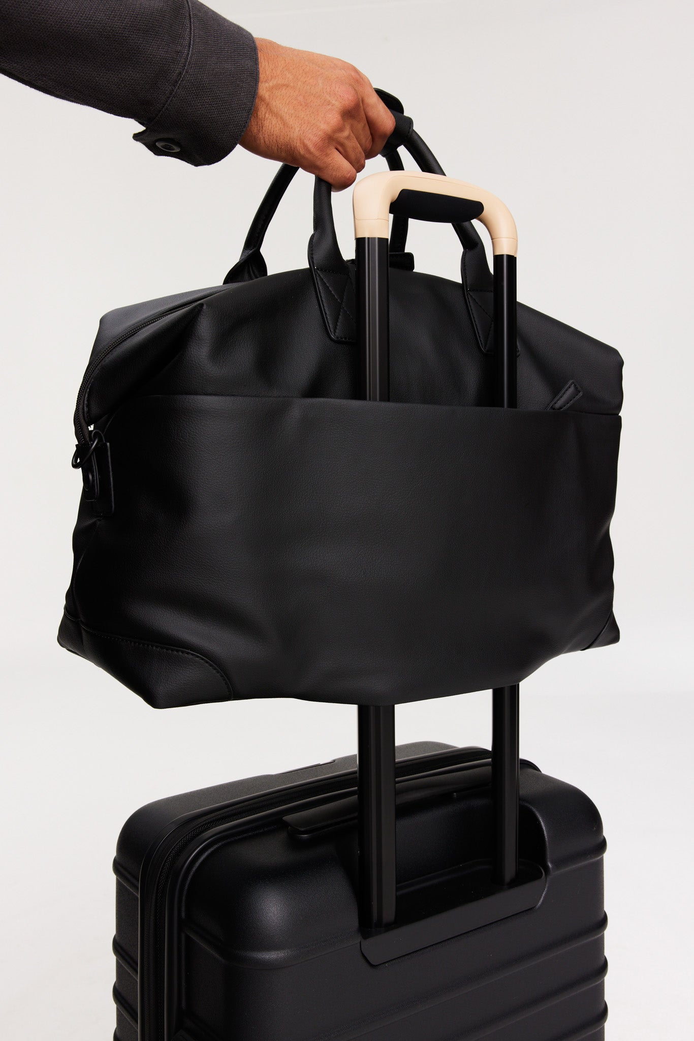 Resale The Premium Duffle in Black - Image 10